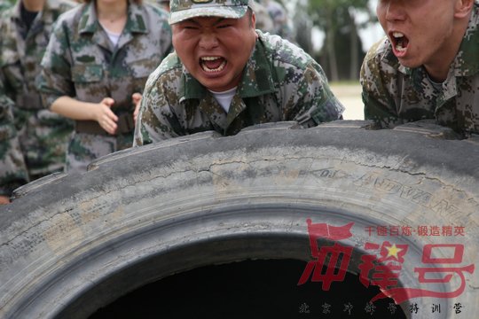 北京军事拓展训练:选择军事拓展训练会给我们