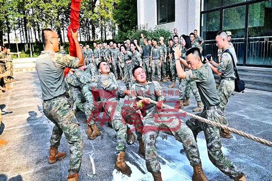 北京军训:没有绝对不可能的事情,只要你勇敢地尝试了,你就有达成目标的可能
